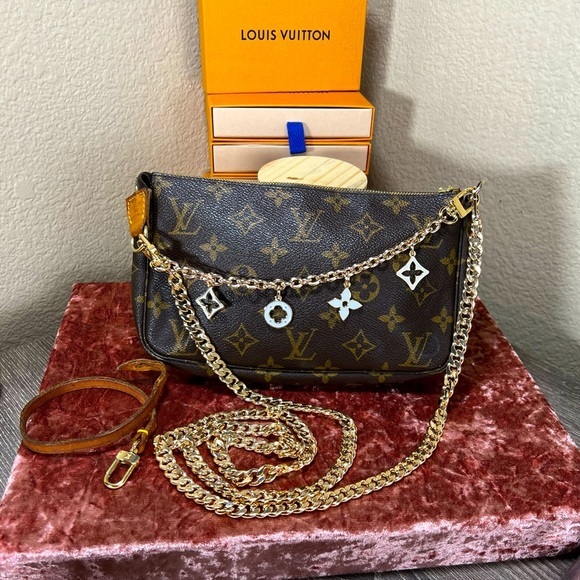🖤 Louis Vuitton crossbody bag Pochette Accessoires with chain